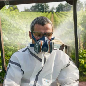 Por que usar máscara ao manusear produtos químicos?